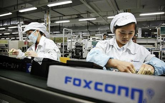 郭台铭亲自站台打广告：工人都喜欢富士康 